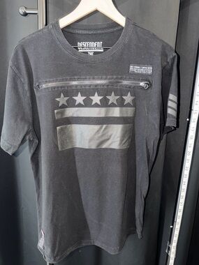 Vintage Descendent Men's Black Short-Sleeve Graphic Tee with Zip Pocket